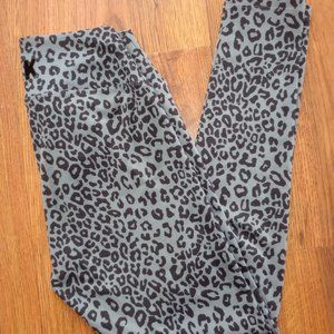 PINK leggings medium Victoria's Secret Pink Active Cheeth print